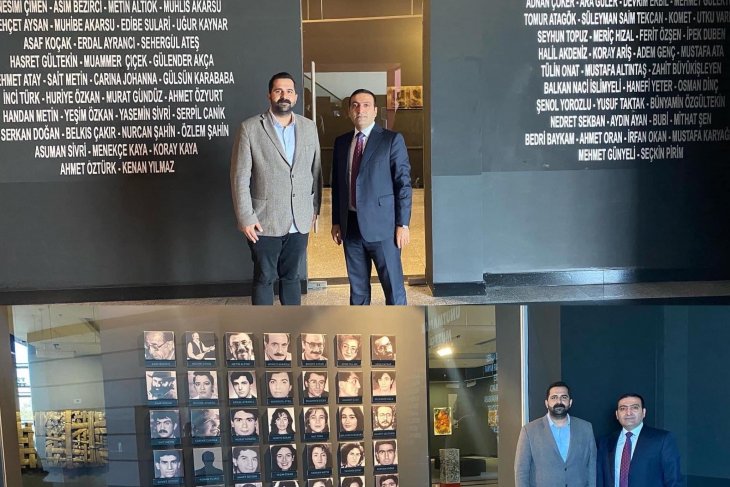 Ne mutlu eğri zamanda, Doğru yerde durabilene.. Pir Eren Yıldırım Dede