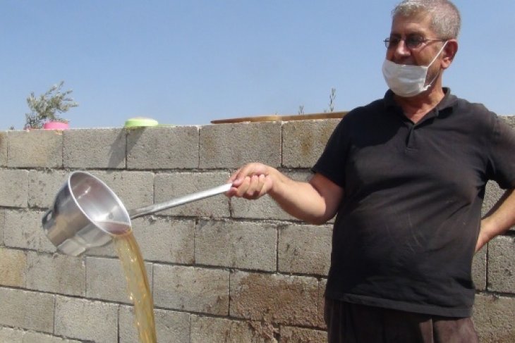 İslahiye'nin lezzetli üzümleri bin bir zahmetle pekmeze dönüşüyor