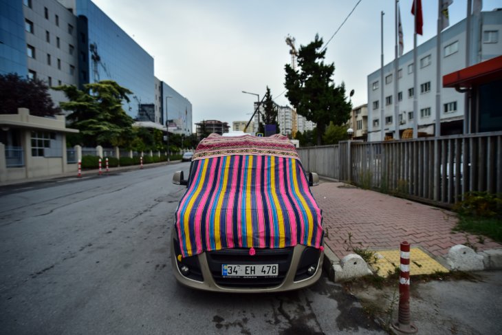 İstanbullular beklenen dolu yağışına karşı battaniye ile önlem aldı