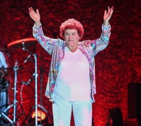 SELDA BAĞCAN - YAZ GAZETECİ